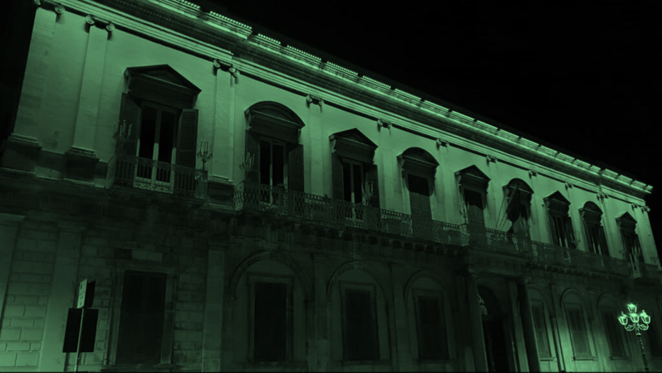La facciata di Palazzo Gentile illuminata di verde per la Giornata mondiale sulla SLA